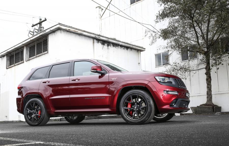  Jeep Grand Cherokee SRT Night 2016 года  (AU) (фото 10 из 26)